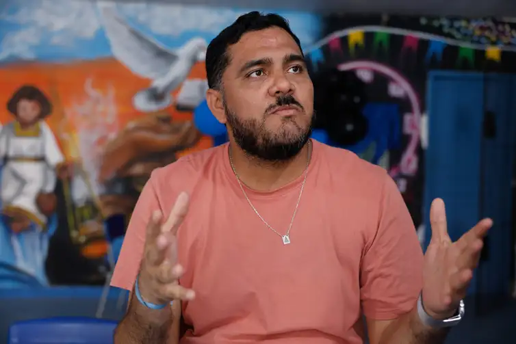 Gerson Siqueira, presidente da Associação de Moradores da Vila da Barca, erguida com construções de palafitas na baía do Rio Guajará - Foto Tânia Rêgo/Agência Brasil