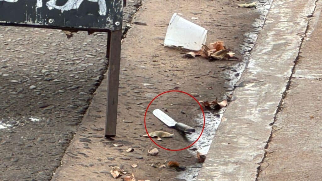 Faca utilizada no crime. (Foto: Henrique Arakaki, Midiamax)