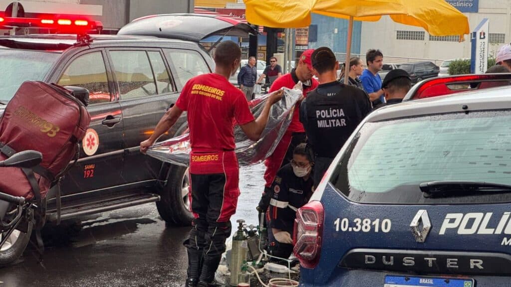 Os trabalhos de reanimação duraram por quase duas horas. (Foto: Henrique Arakaki, Midiamax)